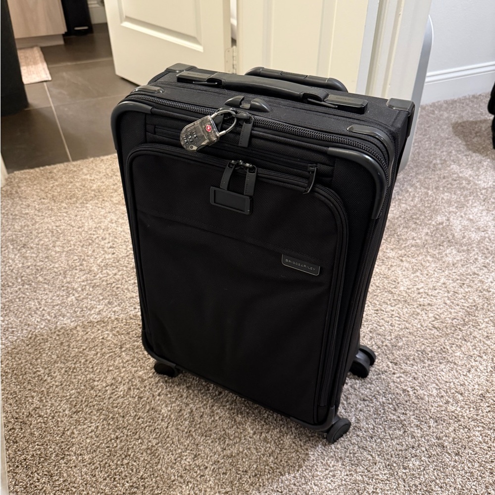 Briggs & Riley Essential Carry-On Spinner